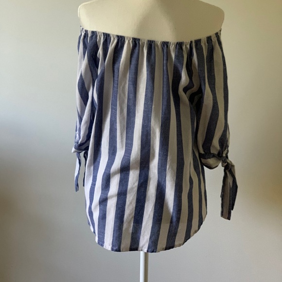 Off the Shoulder Blue and White Blouse - Picture 3 of 6
